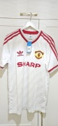 Koszulka Manchester United z sezonu 1986. 