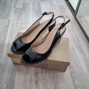 Czarne sandały na koturnie błyszczące (r. 41)