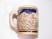 Mały kufel ceramiczny z motywem młyna