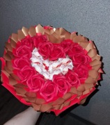 Bukiet z róż mydlanych i raffaello 