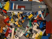 Zestaw mieszanych klocków LEGO oraz kompatybilnych 10-10,5 kg