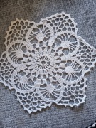 Serwetka szydełkowa.Średnica około 33 cm