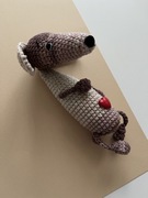 Szczurek zrobiony na szydełku breloczek