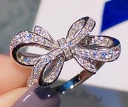 Pierścionek r. 12 srebrny z cyrkoniami kokardka + pudełko