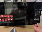 Kuchenka mikrofalowa Sharp R642BKW Z funkcją grila