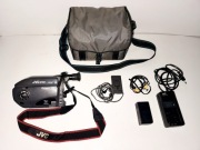 Kamera video JVC GR-AX40 na kasety VHS-C Compact ładowarka zestaw