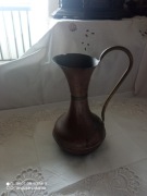 Stary dzbanek miedziany z mosiężną rączką wysokość 24 cm