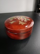 Szkatułka z laki  .