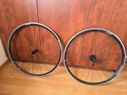 Koła Fulcrum Racing 3 pod hamulec szczękowy i kasetę Shimano 11s.