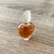 Givenchy Amarige miniaturka kolekcjonerska - 4ml edt