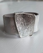 Bransoleta skórzana metalizowana Silver z ozdobną klamrą na magnes