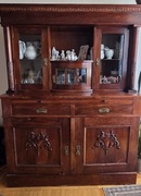 Stylowy drewniany kredens