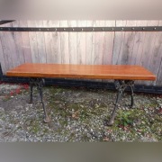 meble z żeliwnymi nogami, meble żeliwne