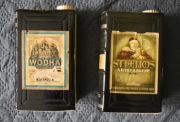 Stare Porcelanowe butelki książki Wodka Likor