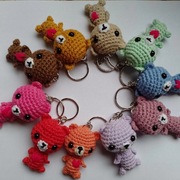 Mały miś. Brelok do kluczy. Szydełkowy brelok.