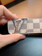 Biały pasek lv z szarą klamra więcej pasków na profilu !