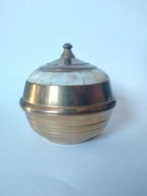 Szkatułka ozdobiona masą perłową