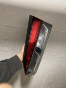 Toyota Corolla Cross tylna lampa klapa prawa
