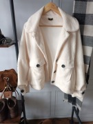 Kurtka kożuszek By Me UNI S M L boucle śmietana oversize 