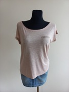 Różowa bluzka mgiełka z ozdobnymi jetami