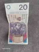 Banknot 20 zł na zdięciach