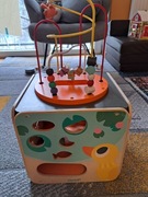 Interaktywny blok z labiryntem firmy Janod