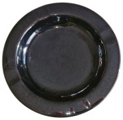 Czarna popielniczka ceramiczna – średnica 16 cm, minimalistyczna