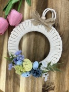 Wianek wiosenno-wielkanocny – makrama, rękodzieło