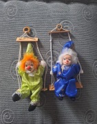 Dwa pajacyki klauny na huśtawkach do powieszenia