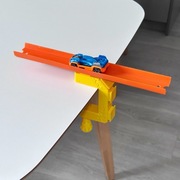 Uchwyt zacisk do mocowania torów Hot Wheels na stole meblach
