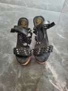 Sandały na koturnie 