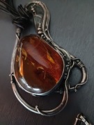 Stary srebrny wisiorek z bursztynem inkluzje srebro 925 naszyjnik kolia