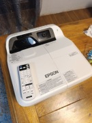 Projektor LCD epson eb-685wi