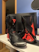 BUTY MOTOCYKLOWE DAINESE TORQUE OUT CZARNE CZERWONE FLUO