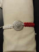 Bransoletka ze sznurka regulowana biało-czerwona