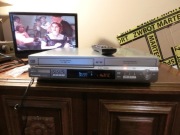 Nagrywarka DVD/VHS Panasonic z pilotem.