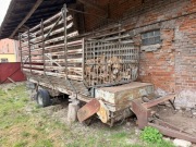 Przyczepa samozbierająca do siana i słomy