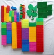 Klocki konstrukcyjne około 200szt.+ pojemnik.