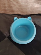 Niebieska miska dla psa. 