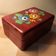Szkatułka drewniana ręcznie malowana.