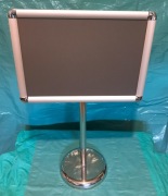 Stojak na reklamę / Stojak na menu / Stojak informacyjny z ramką A3