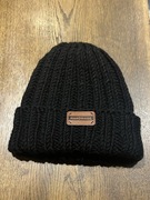 Ciepła czapka robiona na drutach