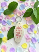 Brelok „Fluent in eye rolls” – retro motelowy