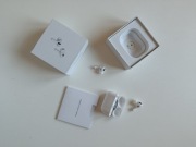 Białe słuchawki bezprzewodowe Apple AirPods 2 Pro 