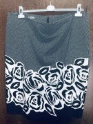 Ołówkowa spódnica w kwiaty na podszewce midi granatowo biała róże 48 4XL