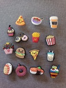 Przypinki do butów typu crocs jedzenie food 15 sztuk hamburger frytki