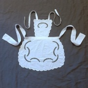 ViIntage lniany fartuszek haftowany USA lata 60-70 stan nowy vintage