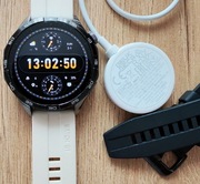 SmartWatch Huawei Watch GT 4 z ładowarką, 2 paski.
