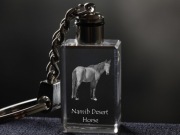 Namib Desert Horse brelok sześcienny ŚWIECĄCY Koń