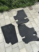 Dywaniki do Jeepa Wranglera niekompletne